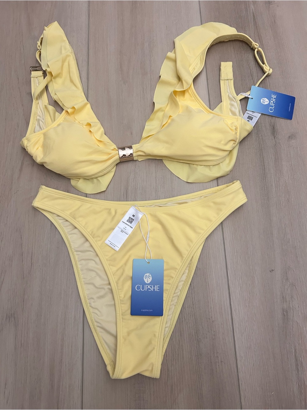 CUPSHE Pale Yellow Ruffle Underwire Bikini Set with Gold Accent